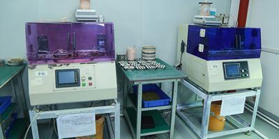 Grinding machine specially equipped for the process